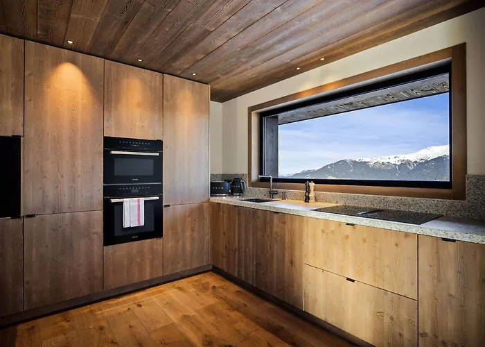 Luxueux Neuf Avec 4 Suites, Et Services A 1850 - Fr-1-830-5 *